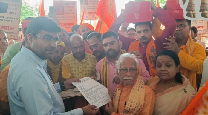 गो सम्मान आह्वान अभियान के तहत डीएम को सौंपा ज्ञापन, राष्ट्रीय गौशाला नीति लागू करने की उठाई मांग व्यापारी कल्याण बोर्ड के उपाध्यक्ष पुष्प दत्त जैन बोले— गोसंरक्षण आस्था ही नहीं, कृषि और ग्रामीण अर्थव्यवस्था का भी आधार