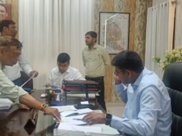 जनसुनवाई में डीएम दीपक मीणा ने सुनीं फरियादियों की समस्याएं, त्वरित निस्तारण के दिए निर्देश