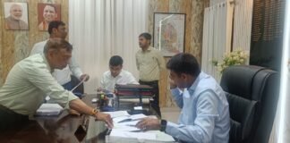 जनसुनवाई में डीएम दीपक मीणा ने सुनीं फरियादियों की समस्याएं, त्वरित निस्तारण के दिए निर्देश