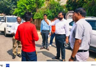 लच्छीपुर में सफाई व्यवस्था पर सख्त हुए नगर आयुक्त, सुपरवाइजर का वेतन रोका