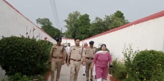 डीएम-एसपी ने जिला कारागार का किया निरीक्षण, सुरक्षा और व्यवस्थाओं का लिया जायजा बंदियों से संवाद कर जानी समस्याएं, भोजन, चिकित्सीय सुविधा और स्वच्छता पर दिए आवश्यक निर्देश