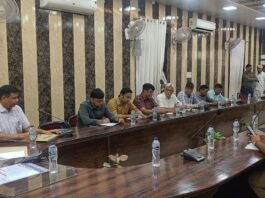 नशा तस्करी और अपराध नियंत्रण को लेकर प्रशासन सख्त, कलेक्ट्रेट में हुई समीक्षा बैठक एडीएम सिटी गजेंद्र कुमार ने विभिन्न विभागों को संयुक्त अभियान चलाने के दिए निर्देश
