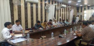 नशा तस्करी और अपराध नियंत्रण को लेकर प्रशासन सख्त, कलेक्ट्रेट में हुई समीक्षा बैठक एडीएम सिटी गजेंद्र कुमार ने विभिन्न विभागों को संयुक्त अभियान चलाने के दिए निर्देश
