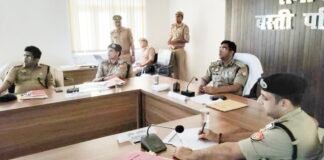 डीआईजी बस्ती ने की परिक्षेत्र की अपराध समीक्षा, लंबित विवेचनाओं के शीघ्र निस्तारण और अपराध नियंत्रण के दिए निर्देश