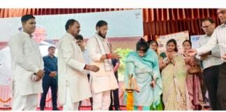 रायबरेली में शिक्षकों को मिली कैशलेस इलाज की सौगात, 1.79 लाख विद्यार्थियों के खातों में भेजी गई डीबीटी राशि मुख्यमंत्री योगी आदित्यनाथ ने वाराणसी से किया शुभारंभ, जनपद में 16,365 शिक्षक-कर्मचारी होंगे लाभान्वित