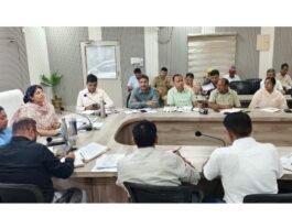 डीएम की अध्यक्षता में जिला वृक्षारोपण, पर्यावरण एवं गंगा समिति की बैठक जियो टैगिंग, पौधों के संरक्षण और शत-प्रतिशत सर्वाइवल पर डीएम का विशेष जोर