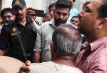 सिसवा छठ घाट हादसा: तालाब में डूबने से तीन बच्चों की मौत, डीएम और एसपी ने संभाला मोर्चा डीएम गौरव सिंह सोगरवाल और एसपी शक्ति मोहन अवस्थी ने घटनास्थल का किया निरीक्षण, परिजनों को हरसंभव सहायता का भरोसा