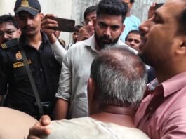 सिसवा छठ घाट हादसा: तालाब में डूबने से तीन बच्चों की मौत, डीएम और एसपी ने संभाला मोर्चा डीएम गौरव सिंह सोगरवाल और एसपी शक्ति मोहन अवस्थी ने घटनास्थल का किया निरीक्षण, परिजनों को हरसंभव सहायता का भरोसा