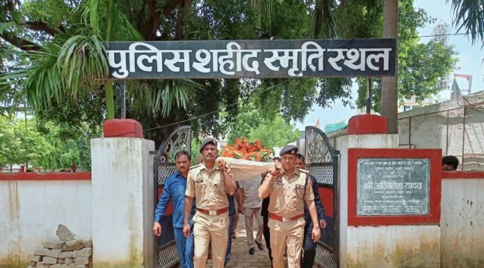 पुलिस का वफादार साथी ‘वैनमोर’ हमेशा के लिए हुआ विदा एसएसपी डॉ. कौस्तुभ ने शहीद स्मारक पर दी अंतिम श्रद्धांजलि, नम आंखों से पुलिस परिवार ने किया सलाम