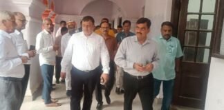 कमिश्नरी में मंडलायुक्त इंद्र विक्रम सिंह का औचक निरीक्षण कोर्ट शाखा, रिकॉर्ड रूम और सांख्यिकी विभाग की परखी व्यवस्था, पुराने वादों के शीघ्र निस्तारण के निर्देश