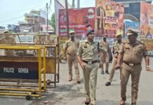 कांवड़ यात्रा को लेकर पुलिस अधीक्षक विनीत जायसवाल अलर्ट गोंडा-अयोध्या सीमा पर सुरक्षा और रूट डायवर्जन व्यवस्था का किया निरीक्षण, अधिकारियों को दिए सख्त निर्देश