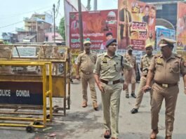 कांवड़ यात्रा को लेकर पुलिस अधीक्षक विनीत जायसवाल अलर्ट गोंडा-अयोध्या सीमा पर सुरक्षा और रूट डायवर्जन व्यवस्था का किया निरीक्षण, अधिकारियों को दिए सख्त निर्देश
