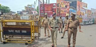 कांवड़ यात्रा को लेकर पुलिस अधीक्षक विनीत जायसवाल अलर्ट गोंडा-अयोध्या सीमा पर सुरक्षा और रूट डायवर्जन व्यवस्था का किया निरीक्षण, अधिकारियों को दिए सख्त निर्देश