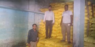 उर्वरक दुकानों पर प्रशासन की बड़ी कार्रवाई, 33 प्रतिष्ठानों की जांच, चार के लाइसेंस निलंबित खरीफ सीजन में कालाबाजारी रोकने को छापेमारी, आठ नमूने जांच के लिए भेजे गए
