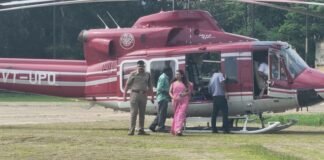 हेलीकॉप्टर से कांवड़ मार्गों का हवाई सर्वेक्षण, शिवभक्तों पर हुई पुष्प वर्षा डीएम अस्मिता लाल और एसपी सूरज कुमार राय ने लिया सुरक्षा व्यवस्था का जायजा, हर-हर महादेव के जयघोष से गूंजा कांवड़ मार्ग