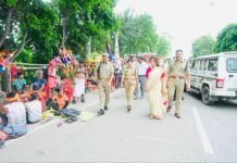 पुरा महादेव में ‘भक्ति भी, प्रकृति भी’ का संदेश, जीरो वेस्ट महोत्सव बना आकर्षण कांवड़ मार्ग से मंदिर तक श्रद्धालुओं की सुविधा पर जोर, डीएम ने लिया फीडबैक