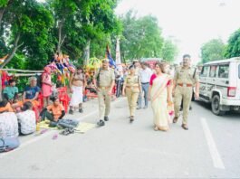पुरा महादेव में ‘भक्ति भी, प्रकृति भी’ का संदेश, जीरो वेस्ट महोत्सव बना आकर्षण कांवड़ मार्ग से मंदिर तक श्रद्धालुओं की सुविधा पर जोर, डीएम ने लिया फीडबैक
