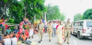 पुरा महादेव में ‘भक्ति भी, प्रकृति भी’ का संदेश, जीरो वेस्ट महोत्सव बना आकर्षण कांवड़ मार्ग से मंदिर तक श्रद्धालुओं की सुविधा पर जोर, डीएम ने लिया फीडबैक