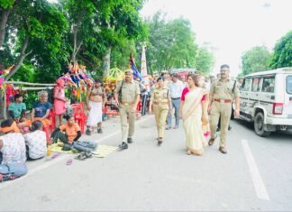 पुरा महादेव में ‘भक्ति भी, प्रकृति भी’ का संदेश, जीरो वेस्ट महोत्सव बना आकर्षण कांवड़ मार्ग से मंदिर तक श्रद्धालुओं की सुविधा पर जोर, डीएम ने लिया फीडबैक