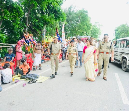 पुरा महादेव में ‘भक्ति भी, प्रकृति भी’ का संदेश, जीरो वेस्ट महोत्सव बना आकर्षण कांवड़ मार्ग से मंदिर तक श्रद्धालुओं की सुविधा पर जोर, डीएम ने लिया फीडबैक