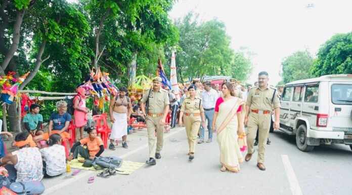 पुरा महादेव में ‘भक्ति भी, प्रकृति भी’ का संदेश, जीरो वेस्ट महोत्सव बना आकर्षण कांवड़ मार्ग से मंदिर तक श्रद्धालुओं की सुविधा पर जोर, डीएम ने लिया फीडबैक