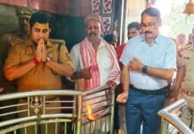 तामेश्वर धाम में डीएम-एसपी ने किया जलाभिषेक सावन के दूसरे सोमवार को उमड़ी श्रद्धालुओं की भीड़, सुरक्षा व सुविधाओं को लेकर दिए निर्देश