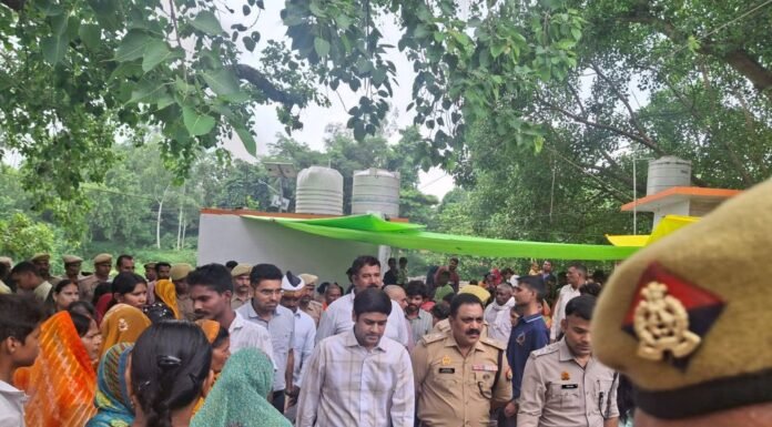 सावन के दूसरे सोमवार पर डीएम ने शिवालयों की व्यवस्थाएं परखीं मंदिरों में उमड़ी श्रद्धालुओं की भीड़, सुरक्षा, कतार और साफ-सफाई को लेकर दिए निर्देश