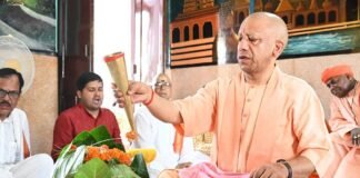 सावन शिवरात्रि पर लगातार दूसरे दिन सीएम योगी ने किया रुद्राभिषेक मानसरोवर मंदिर में विधि-विधान से पूजन, प्रदेशवासियों के सुख, समृद्धि और आरोग्य की कामना