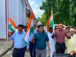 शिक्षा विभाग ने निकाली भव्य तिरंगा रैली, डीएम ने किया प्रतिभाग ढोल-नगाड़ों और देशभक्ति के नारों से गूंजा शहर, स्कूली बच्चों ने बढ़ाया रैली का उत्साह