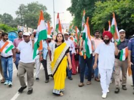 बस्ती में निकली भव्य तिरंगा यात्रा, ‘भारत माता की जय’ और ‘वंदे मातरम’ से गूंजा शहर डीएम कृतिका ज्योत्स्ना ने किया नेतृत्व, छात्र-छात्राओं और नागरिकों ने बढ़-चढ़कर लिया हिस्सा