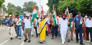 बस्ती में निकली भव्य तिरंगा यात्रा, ‘भारत माता की जय’ और ‘वंदे मातरम’ से गूंजा शहर डीएम कृतिका ज्योत्स्ना ने किया नेतृत्व, छात्र-छात्राओं और नागरिकों ने बढ़-चढ़कर लिया हिस्सा