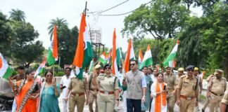 निकली भव्य तिरंगा रैली, शहर में गूंजा राष्ट्रप्रेम का संदेश राज्य मंत्री संजय सिंह गंगवार ने किया शुभारंभ, जनप्रतिनिधियों, अफसरों और स्कूली बच्चों ने लिया हिस्सा