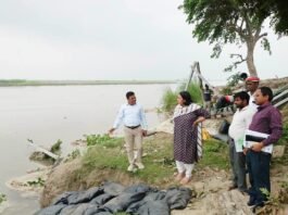 डीएम ने विक्रमजोत-धुसवा तटबंध पर कटान का लिया जायजा, सुरक्षा कार्य तेज करने के निर्देश कटान प्रभावित हिस्से पर लगातार निगरानी, डीएम बोलीं- तटबंध की सुरक्षा में लापरवाही बर्दाश्त नहीं