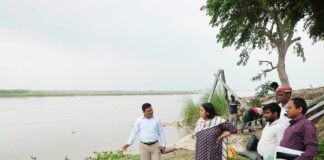डीएम ने विक्रमजोत-धुसवा तटबंध पर कटान का लिया जायजा, सुरक्षा कार्य तेज करने के निर्देश कटान प्रभावित हिस्से पर लगातार निगरानी, डीएम बोलीं- तटबंध की सुरक्षा में लापरवाही बर्दाश्त नहीं