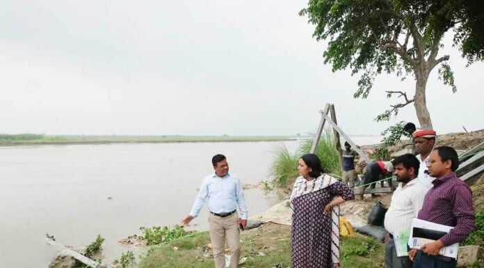 डीएम ने विक्रमजोत-धुसवा तटबंध पर कटान का लिया जायजा, सुरक्षा कार्य तेज करने के निर्देश कटान प्रभावित हिस्से पर लगातार निगरानी, डीएम बोलीं- तटबंध की सुरक्षा में लापरवाही बर्दाश्त नहीं