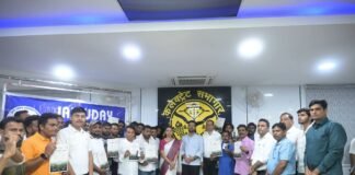 सफाई योद्धाओं और युवा स्वयंसेवकों को मिला सम्मान, श्रम को सलाम 130 सफाईकर्मियों को प्रमाणपत्र-स्मार्टवॉच और 140 युवा स्वयंसेवकों को प्रमाणपत्र-एयरपॉड्स देकर बढ़ाया हौसला