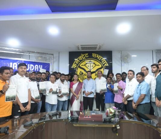 सफाई योद्धाओं और युवा स्वयंसेवकों को मिला सम्मान, श्रम को सलाम 130 सफाईकर्मियों को प्रमाणपत्र-स्मार्टवॉच और 140 युवा स्वयंसेवकों को प्रमाणपत्र-एयरपॉड्स देकर बढ़ाया हौसला