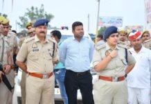 कांवड़ यात्रा को लेकर एसएसपी ने कछला घाट और मार्ग का किया निरीक्षण ‘जीरो इंसीडेंट, जीरो एक्सीडेंट’ के लक्ष्य के साथ सुरक्षा, यातायात और श्रद्धालु सुविधाओं की परखी व्यवस्था