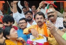 हरीश द्विवेदी को राष्ट्रीय महामंत्री बनाए जाने पर भाजपा कार्यकर्ताओं में उत्साह जिला कार्यालय पर कार्यकर्ताओं ने मिठाई बांटकर मनाया जश्न