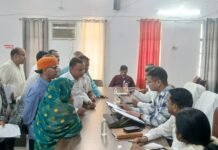 सम्पूर्ण समाधान दिवस में पहुंचे 89 मामले, 10 शिकायतों का मौके पर निस्तारण एडीएम (मुख्य राजस्व अधिकारी) हिमांशु वर्मा ने सुनी जनसमस्याएं, राजस्व मामलों के लिए टीम गठित