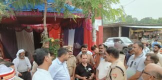 नाग पंचमी पर मुख्यमंत्री के संभावित आगमन को लेकर प्रशासन अलर्ट डीएम दीपक मीणा और एसएसपी डॉ. कौस्तुभ ने भारोहिया शिव मंदिर का किया निरीक्षण