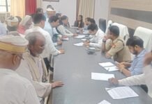 सम्पूर्ण समाधान दिवस में उमड़ी फरियादियों की भीड़, 165 शिकायतें दर्ज 15 मामलों का मौके पर निस्तारण, एडीएम सिटी व एसपी सिटी ने सुनी जनसमस्याएं तहसील सभागार जाते समय दिन में जलती मिली ट्यूबलाइट, एडीएम सिटी ने तत्काल बंद कराई