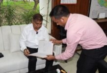 गोरखपुर जोन की कमान संभालेंगे एडीजी रामकुमार, ग्रहण किया पदभार 1995 बैच के वरिष्ठ आईपीएस अधिकारी बोले— कानून व्यवस्था, अपराध नियंत्रण और जनविश्वास होगी प्राथमिकता