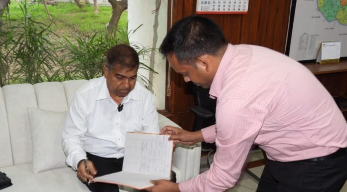 गोरखपुर जोन की कमान संभालेंगे एडीजी रामकुमार, ग्रहण किया पदभार 1995 बैच के वरिष्ठ आईपीएस अधिकारी बोले— कानून व्यवस्था, अपराध नियंत्रण और जनविश्वास होगी प्राथमिकता