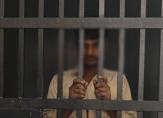 धारदार हथियार से पुलिसकर्मी पर हमला, आरोपी गिरफ्तार गीडा में चेकिंग के दौरान वारदात, अवैध चापड़ बरामद; आरक्षी घायल