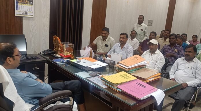 ग्रामीण सफाई कर्मचारियों की समस्याओं पर डीपीआरओ ने की सुनवाई वेतन, लंबित भुगतान व सेवा संबंधी मुद्दों पर हुई वार्ता, त्वरित निस्तारण के दिए निर्देश