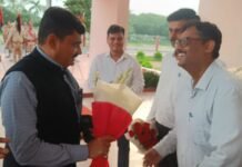 नवागत मंडलायुक्त इंद्र विक्रम सिंह का भव्य स्वागत सर्किट हाउस पहुंचने पर पुष्पगुच्छ भेंट कर अधिकारियों ने किया अभिनंदन, गार्ड ऑफ ऑनर से सम्मानित