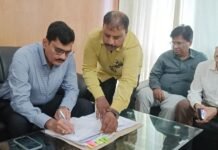 गोरखपुर को नई रफ्तार देने के संकल्प के साथ इंद्र विक्रम सिंह ने संभाला मंडलायुक्त का कार्यभार विकास परियोजनाओं में तेजी, जनसमस्याओं के त्वरित निस्तारण और पारदर्शी प्रशासन पर रहेगा विशेष फोकस