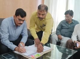 गोरखपुर को नई रफ्तार देने के संकल्प के साथ इंद्र विक्रम सिंह ने संभाला मंडलायुक्त का कार्यभार विकास परियोजनाओं में तेजी, जनसमस्याओं के त्वरित निस्तारण और पारदर्शी प्रशासन पर रहेगा विशेष फोकस
