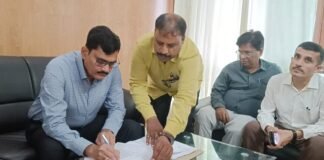गोरखपुर को नई रफ्तार देने के संकल्प के साथ इंद्र विक्रम सिंह ने संभाला मंडलायुक्त का कार्यभार विकास परियोजनाओं में तेजी, जनसमस्याओं के त्वरित निस्तारण और पारदर्शी प्रशासन पर रहेगा विशेष फोकस